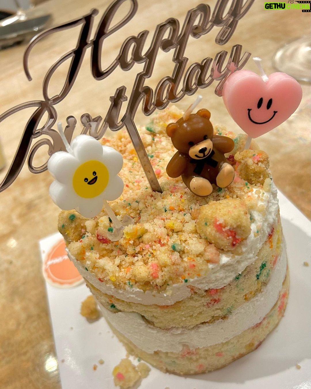 Jessica Jung - 459.8K Likes - 🎂 - Part 2
Celebrating meee surrounded by my loved ones🤍 Thank you all for the sweet birthday wishes!🌼🧸🩷