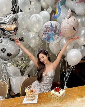 Jessica Jung Instagram - 🎂 - Part 2 
Celebrating meee surrounded by my loved ones🤍 Thank you all for the sweet birthday wishes!🌼🧸🩷
