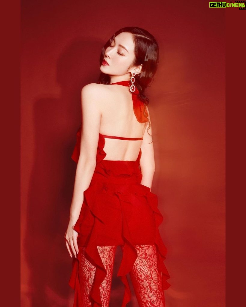 Jessica Jung Instagram - Lady in red🌹