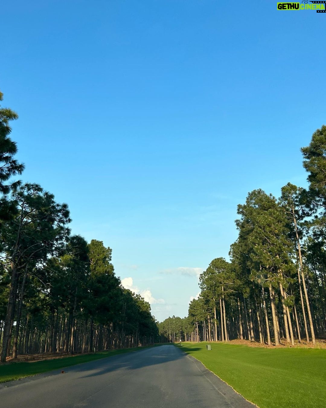 Jessica Jung Instagram - ⛳️🌤️📚🍪🛍️ Augusta, Georgia