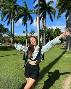 Jessica Jung Instagram - The wind never bothered me anyway🌀🤷🏻‍♀️