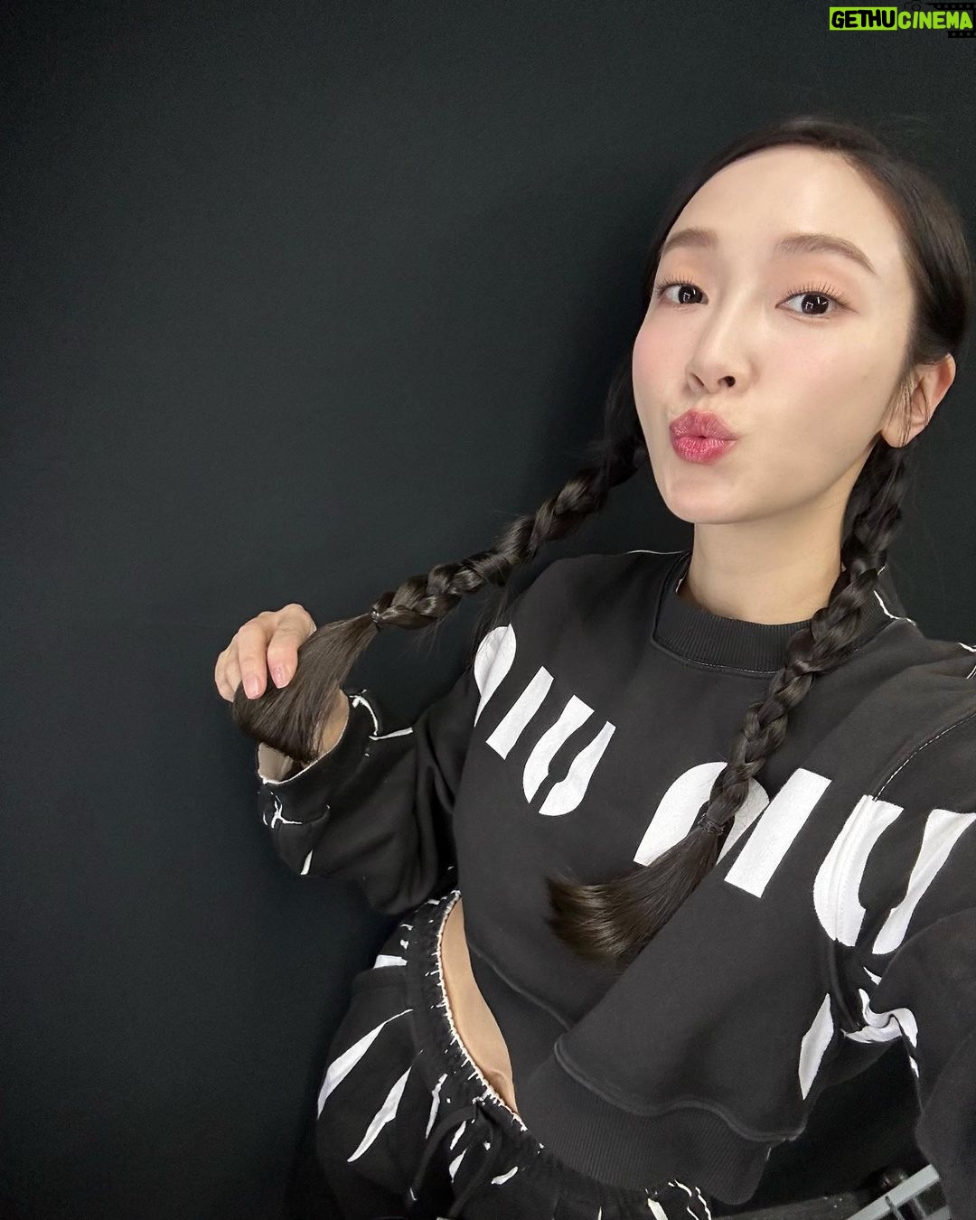 Jessica Jung Instagram - Happy #Wednesday everyone πΈπ€