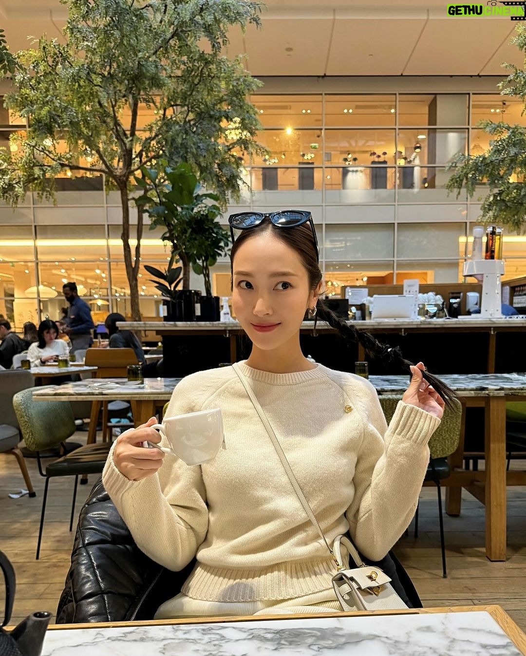 Jessica Jung Instagram - Staying cozy☕️🧸🤎 Paris, France
