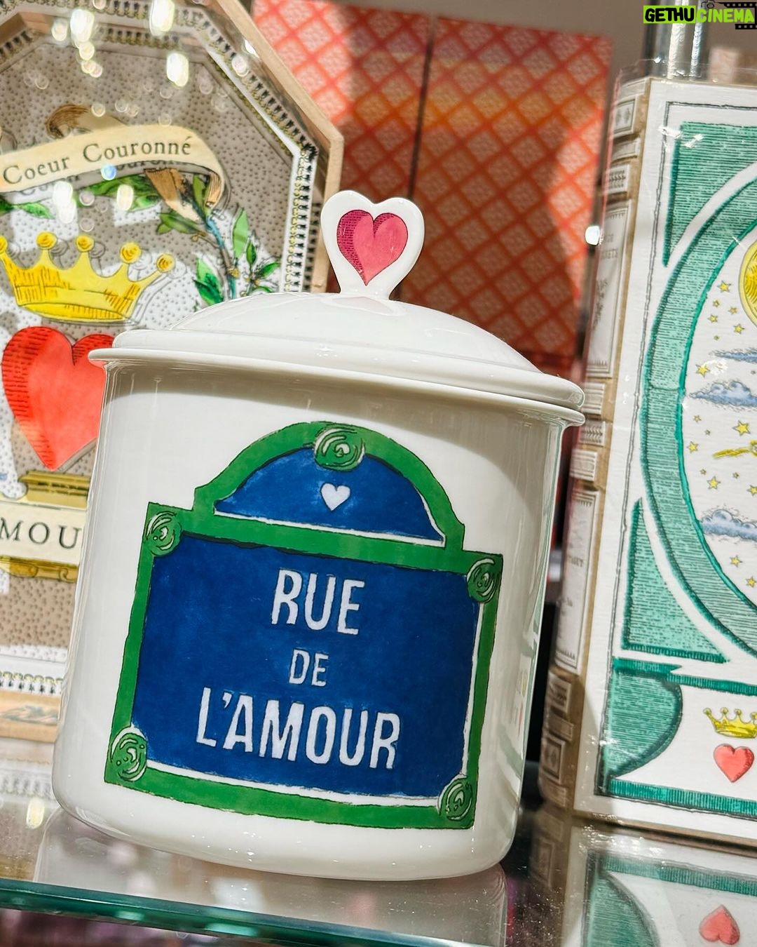 Jessica Jung Instagram - Sweet Paris, je t'aimeβ£οΈπ«π§ππ°π±π€π Paris, France