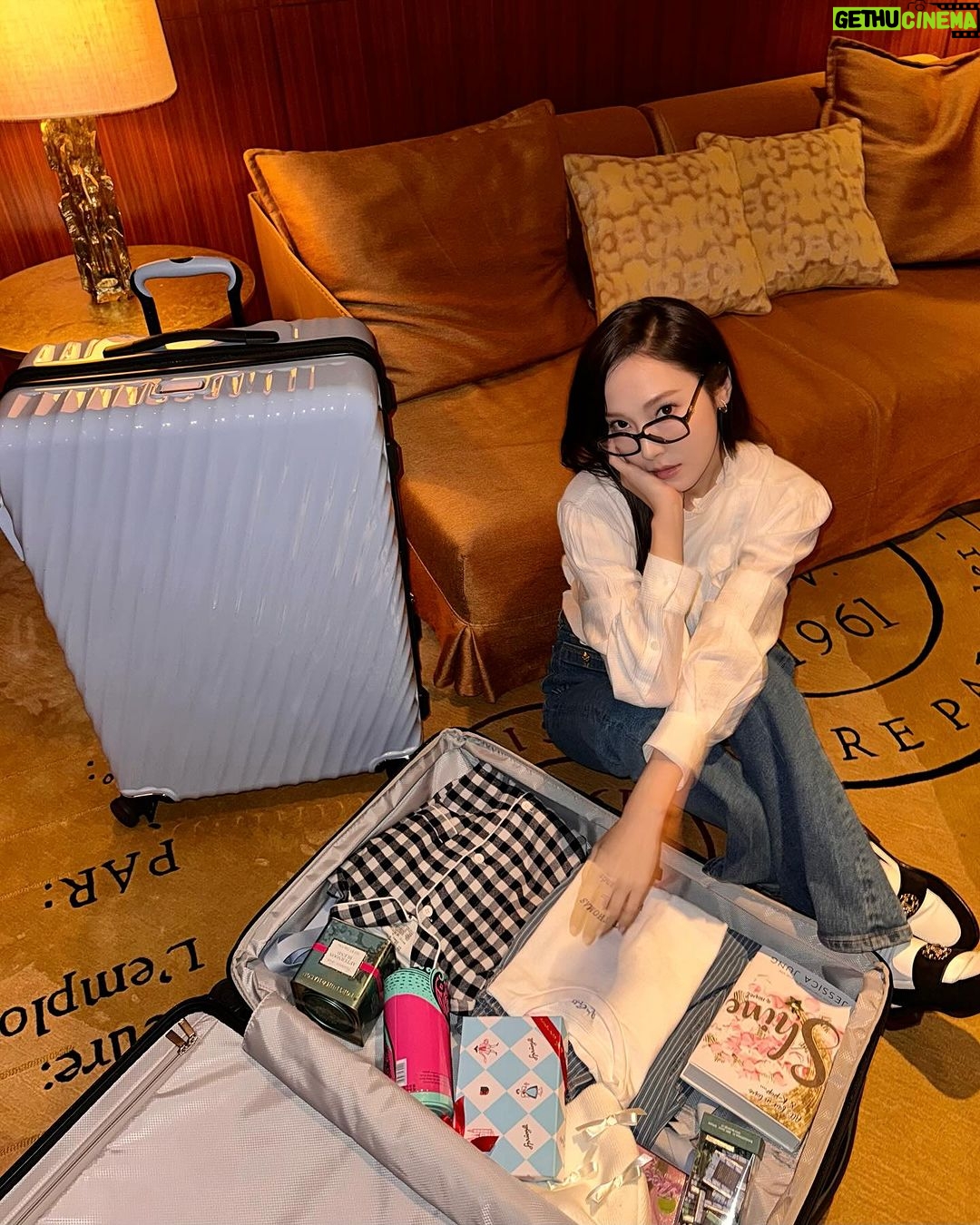 Jessica Jung Instagram - Sweet Paris, je t'aimeβ£οΈπ«π§ππ°π±π€π Paris, France
