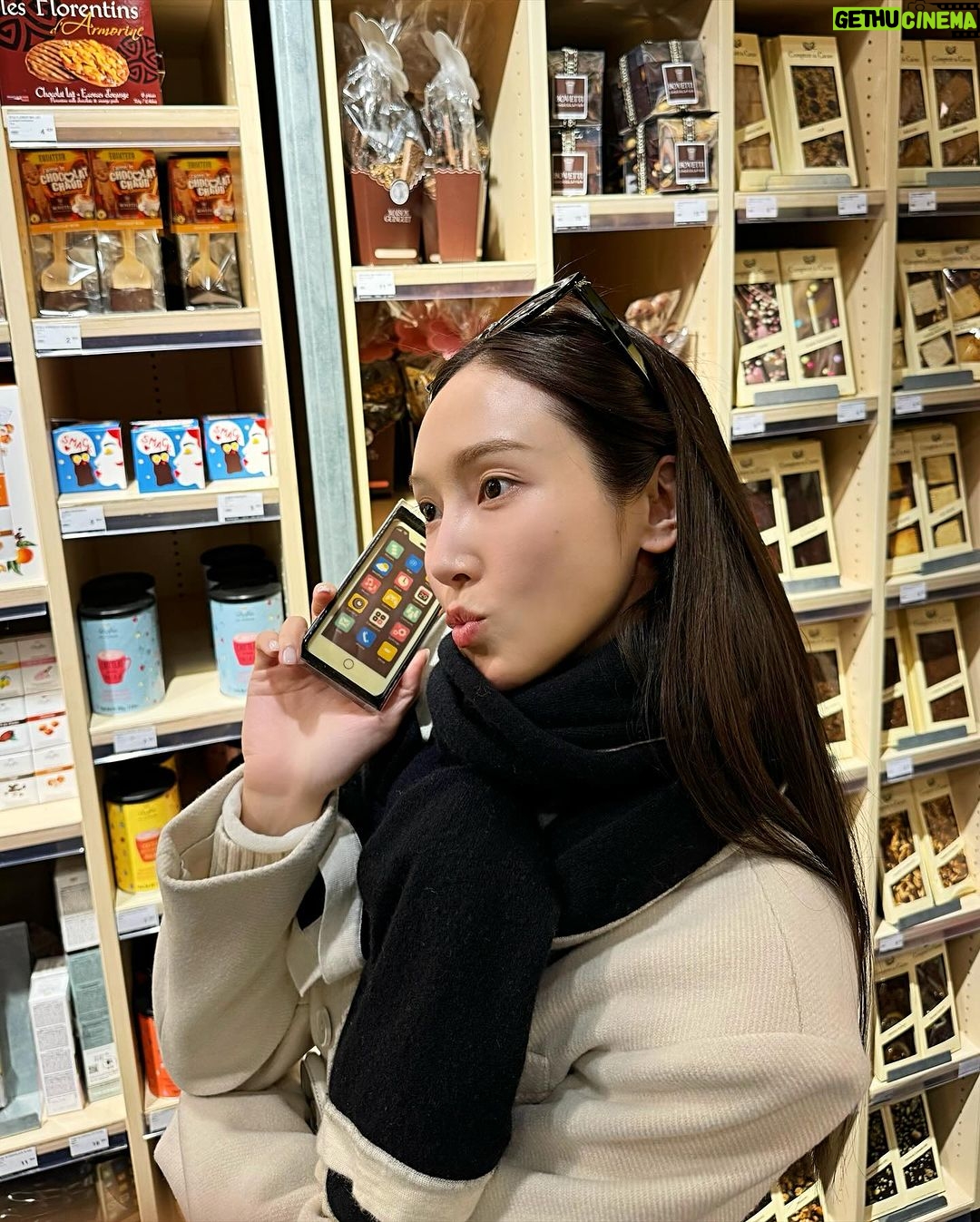 Jessica Jung Instagram - Sweet Paris, je t'aimeβ£οΈπ«π§ππ°π±π€π Paris, France