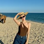 Jessica Jung Instagram - Sandy toes & vitamin sea🏖️☀️🕶️👒🩴🐴🐚🐠🌊🌈🔆💕 Los Cabos, Mexico
