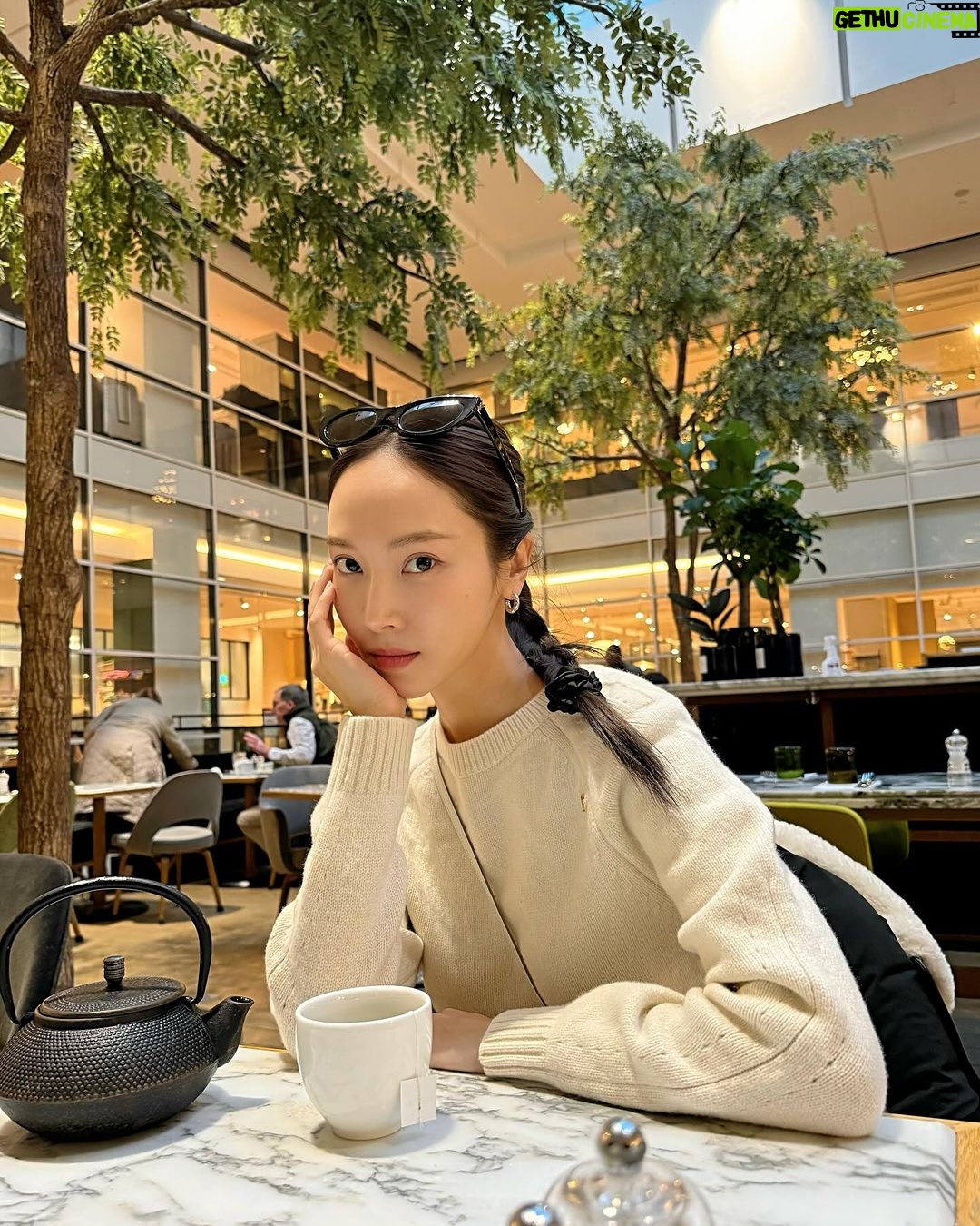 Jessica Jung Instagram - Staying cozy☕️🧸🤎 Paris, France