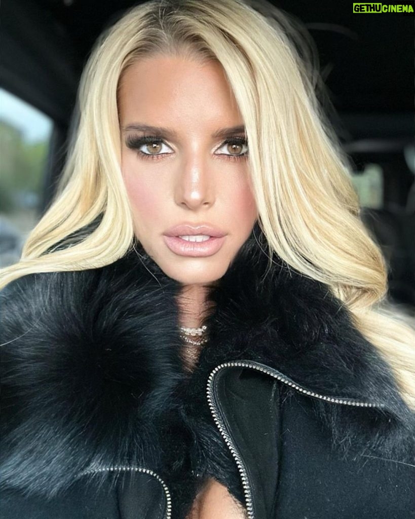 Jessica Simpson Instagram - Somedays ya just have to feel your intention and let it shine ✨