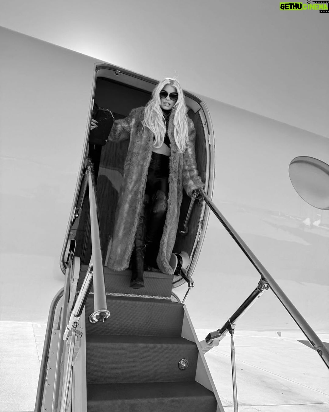 Jessica Simpson Instagram - Oh this is ladies’ flight ✈️