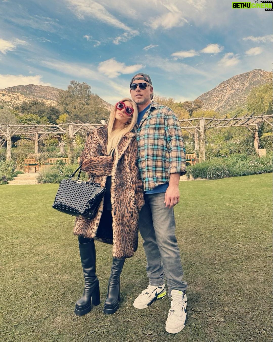 Jessica Simpson Instagram - Stole my lover and friends for the weekend 🤍