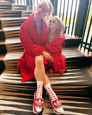 Jessica Simpson Instagram - Whole Lotta Love ❤️