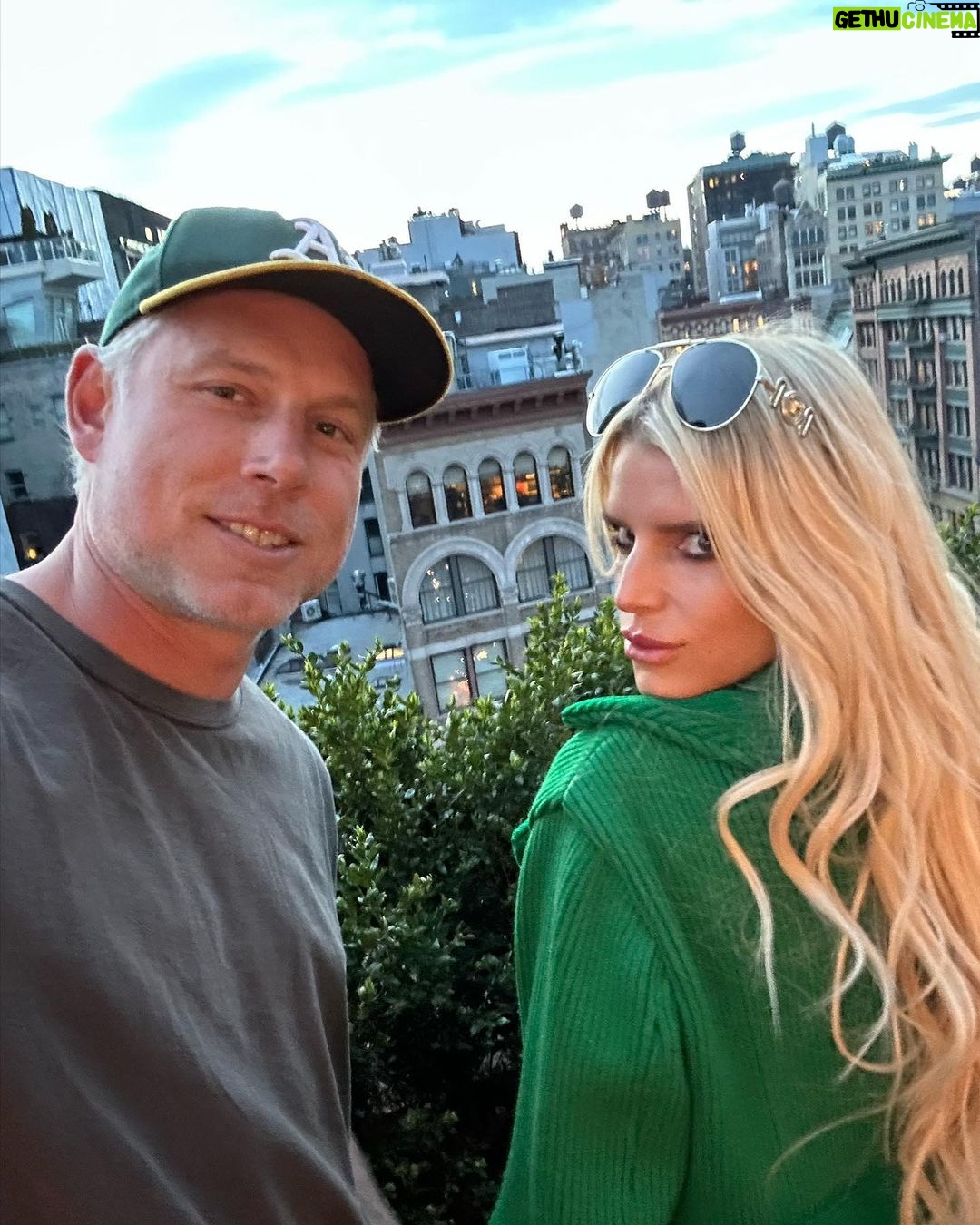 Jessica Simpson Instagram - There’s no expiration date to a dream🤍