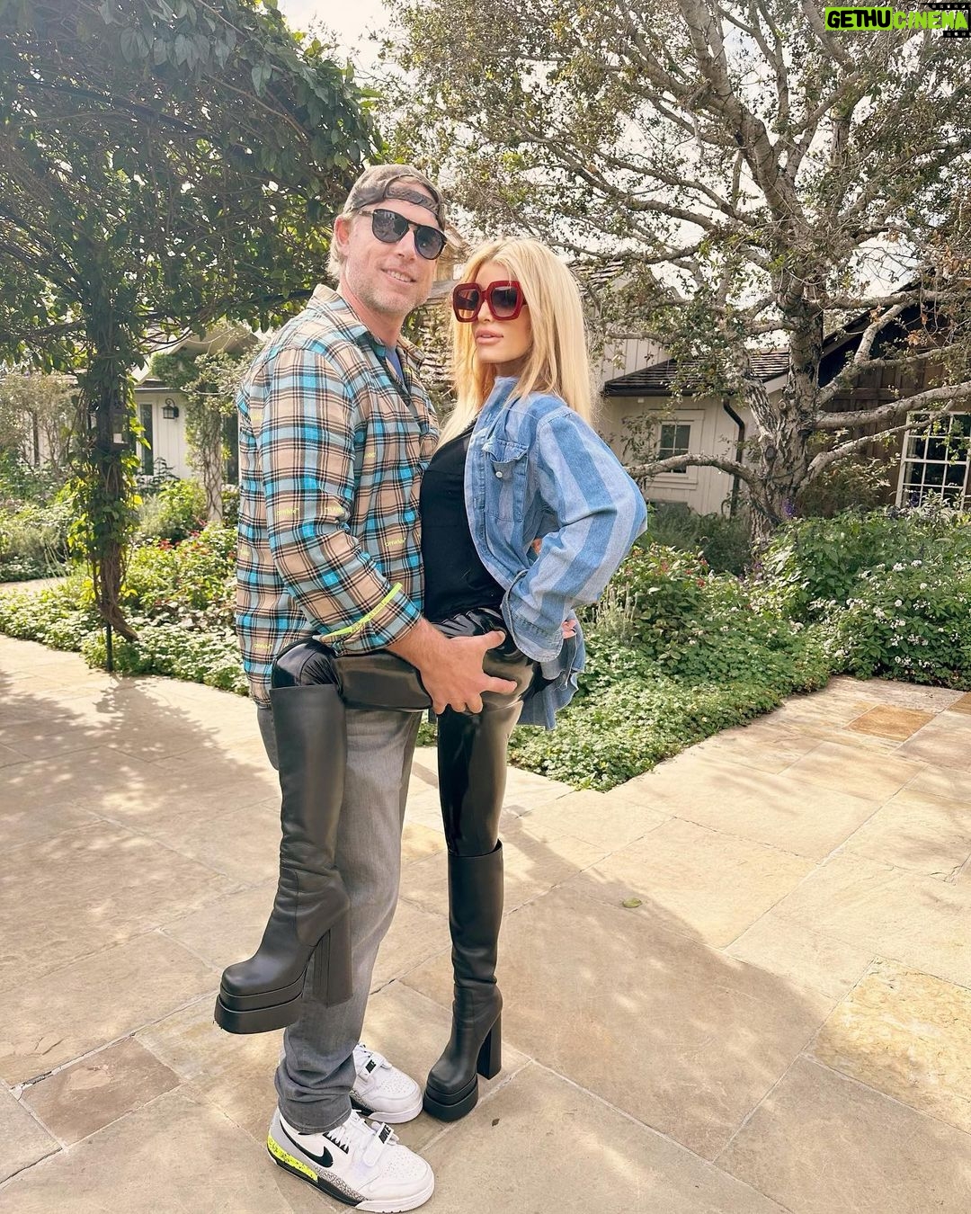 Jessica Simpson Instagram - Stole my lover and friends for the weekend 🤍
