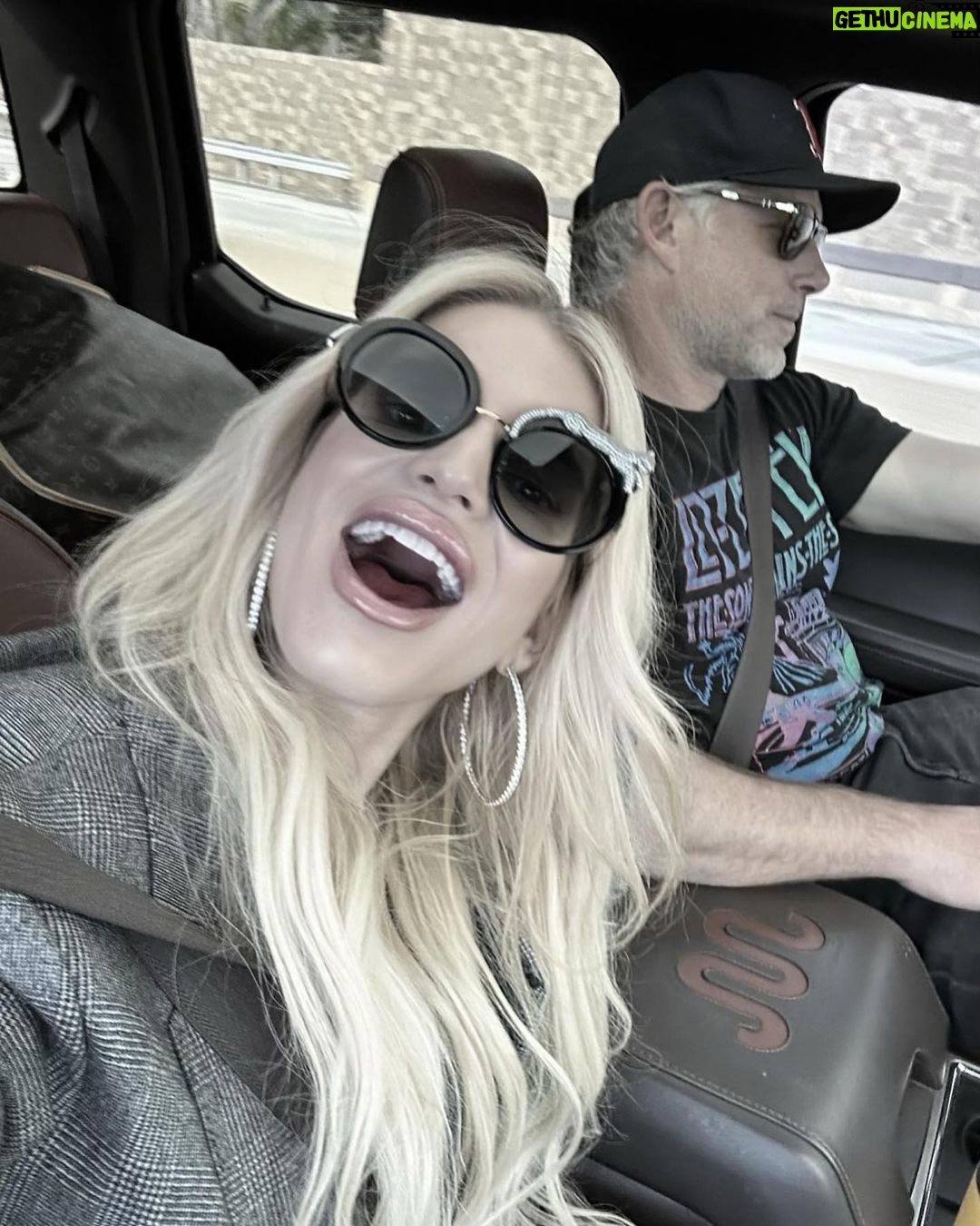 Jessica Simpson Instagram - Stole my lover and friends for the weekend 🤍