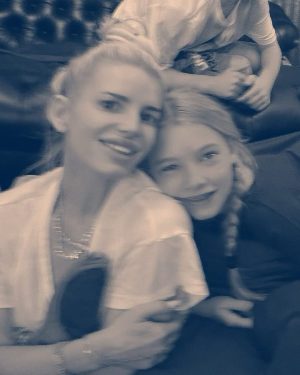Jessica Simpson Instagram - Whole Lotta Love ❤️