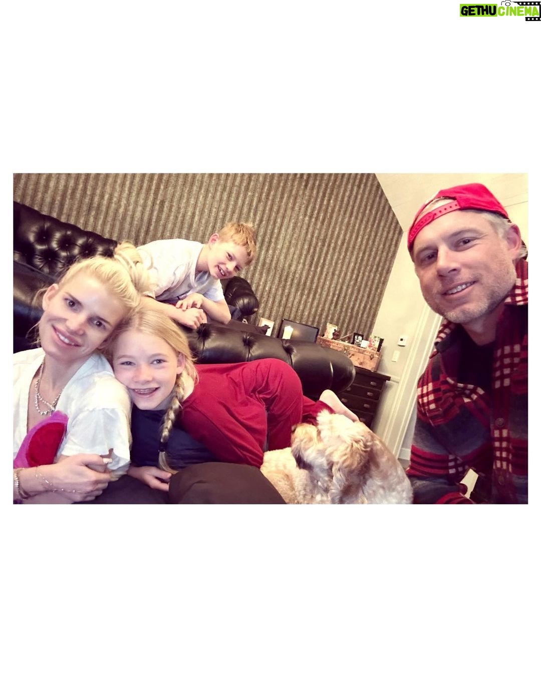Jessica Simpson Instagram - Whole Lotta Love ❤️