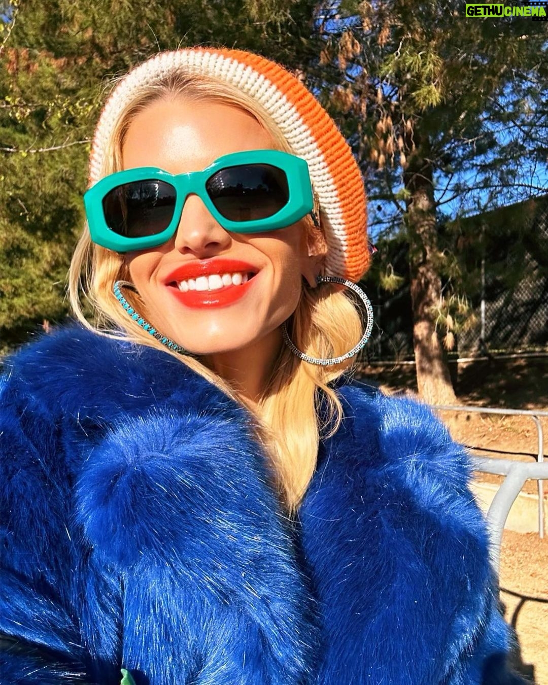 Jessica Simpson Instagram - Faux-sure feeling festive with my beautiful family in this Holiday Season.