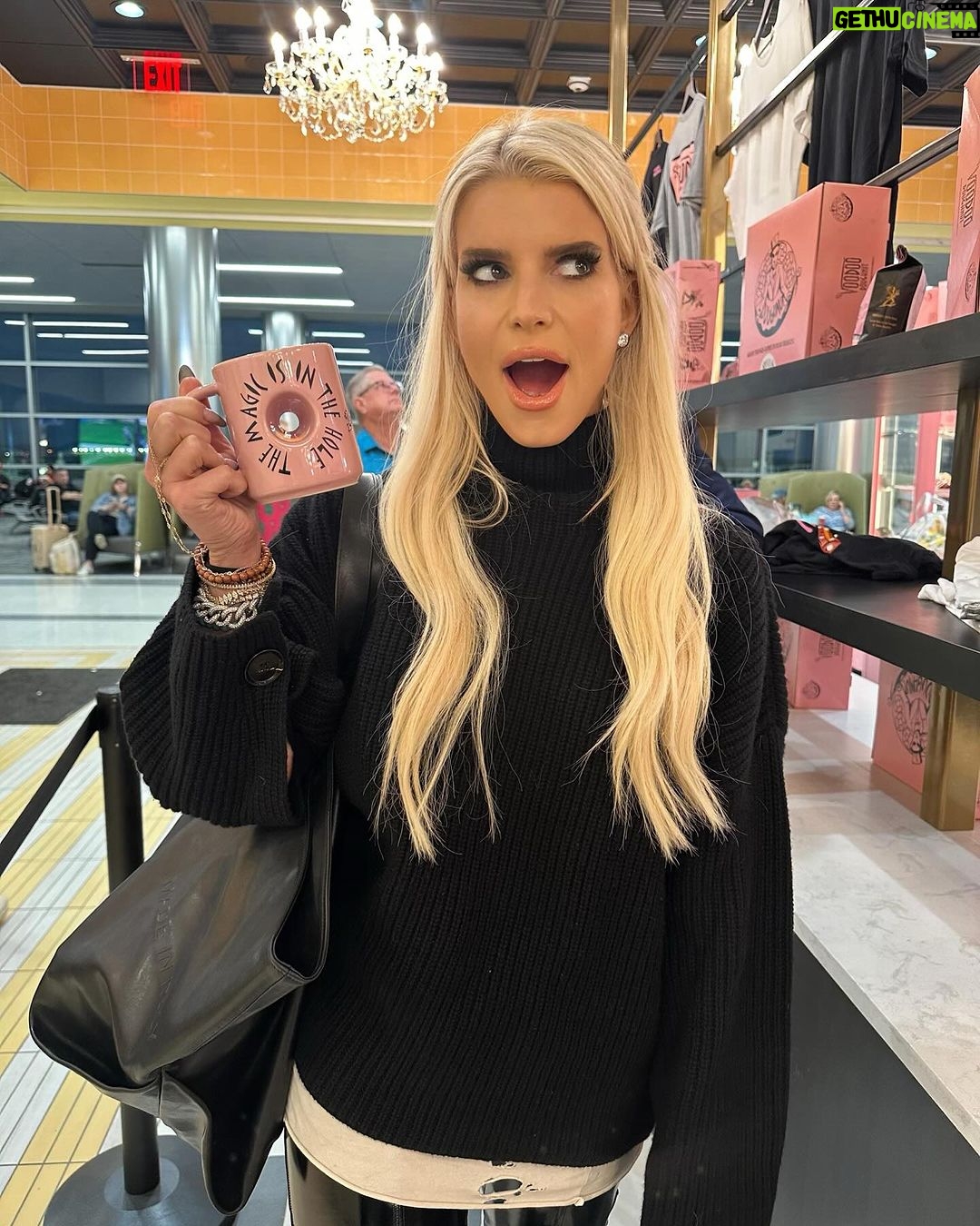 Jessica Simpson Instagram - The Magic Is In The Hole 🍩