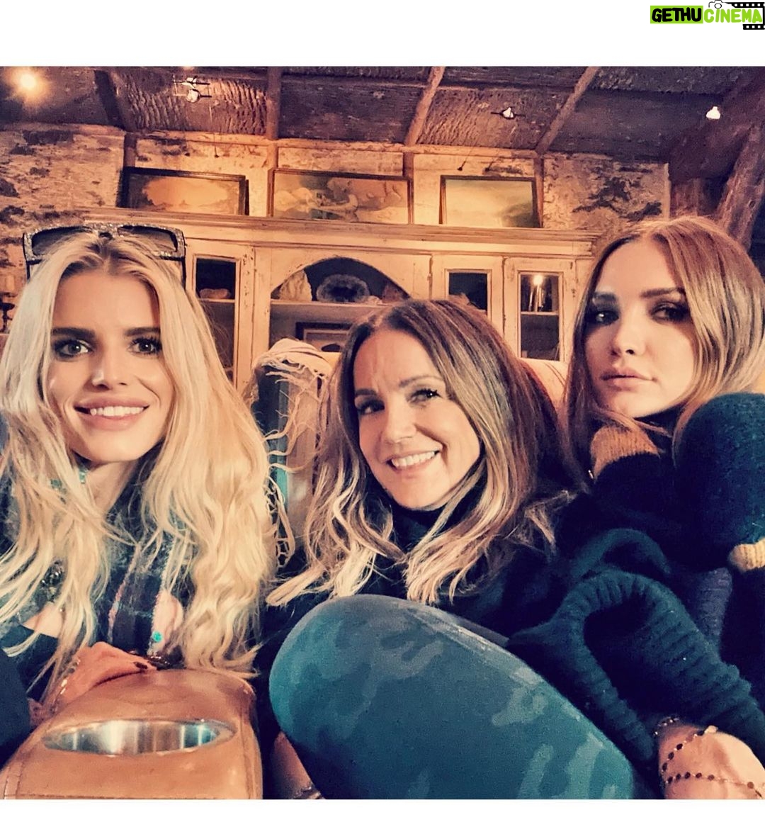Jessica Simpson Instagram - Winter Wonderland ❄️