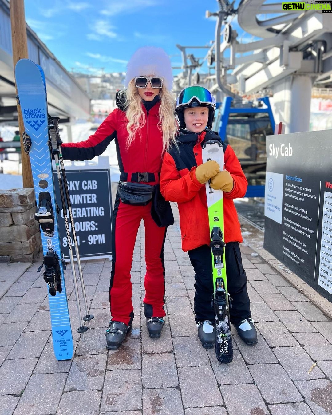 Jessica Simpson Instagram - Snow Bunnies 🐰