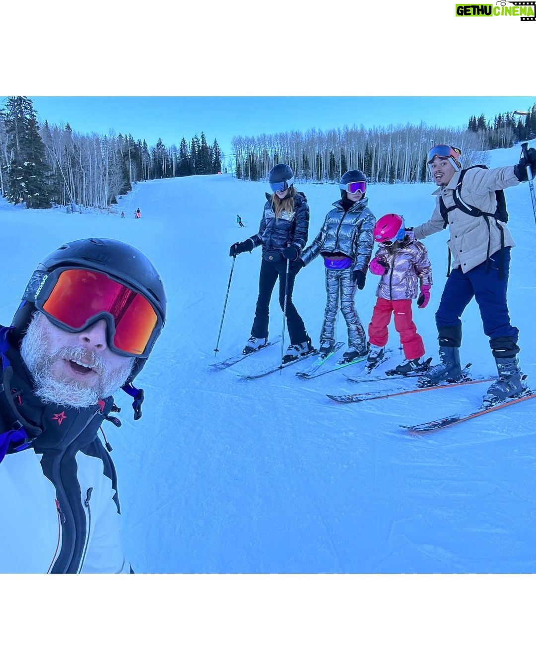 Jessica Simpson Instagram - Snow Bunnies 🐰