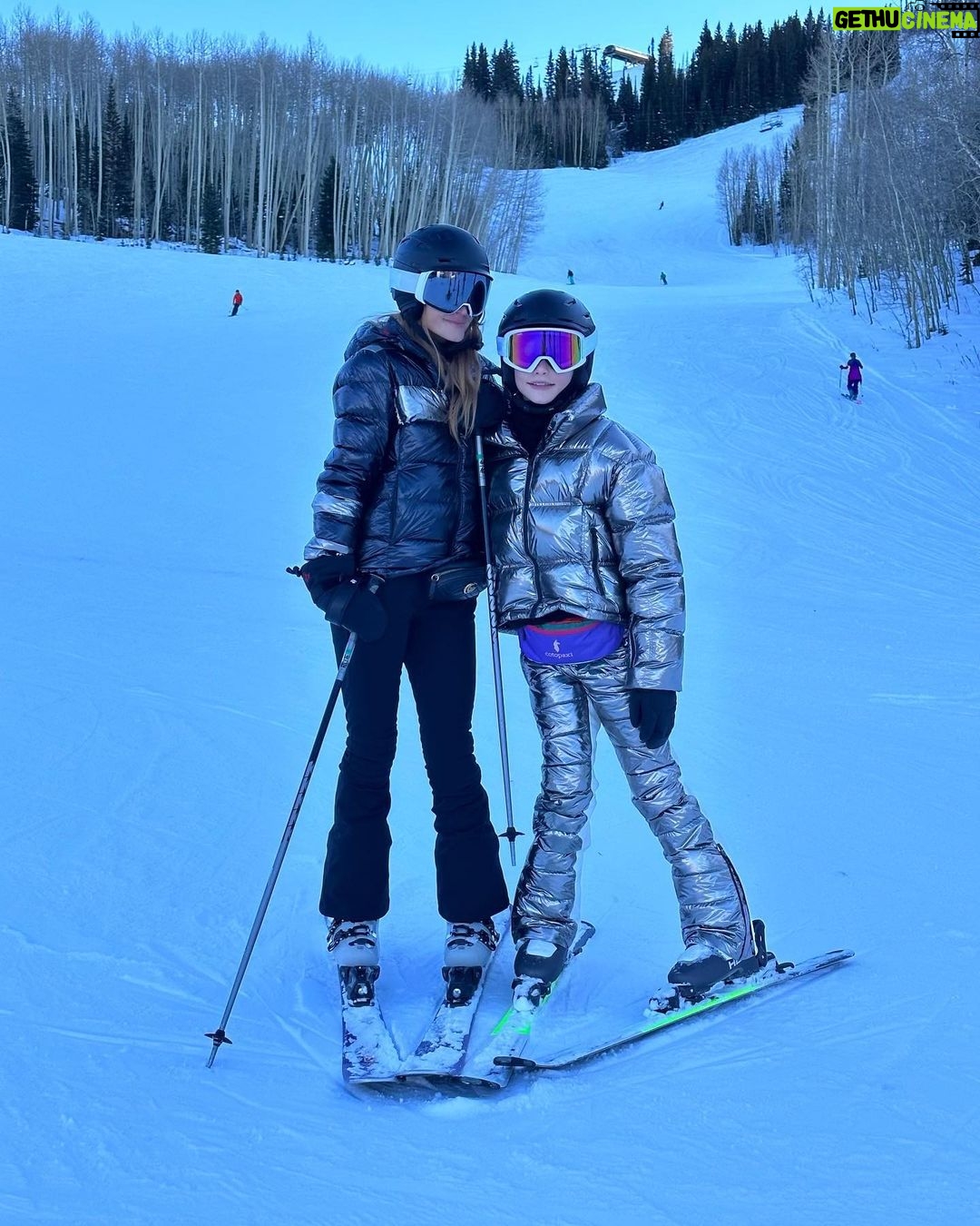 Jessica Simpson Instagram - Snow Bunnies 🐰