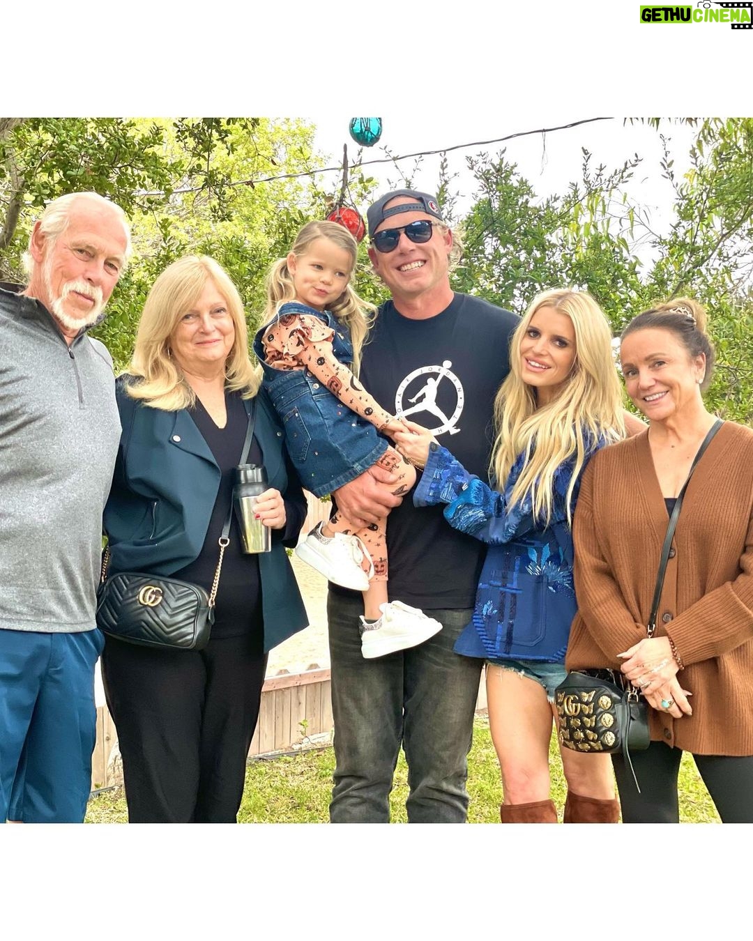 Jessica Simpson Instagram - Birdie is a vision to be seen wearin’ @jessicasimpsonstyle, @dolcegabbana, and @alexandermcqueen to entertain the school and fam with seasonal style this Halloween 🎃