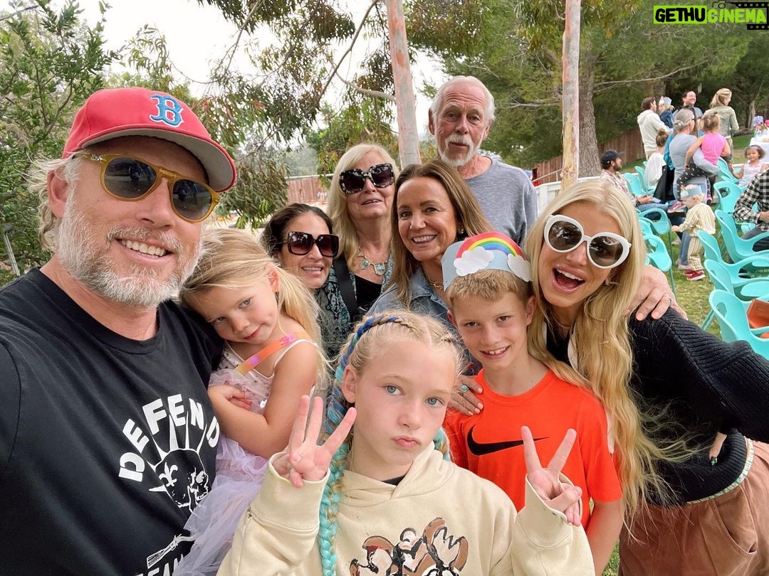 Jessica Simpson Instagram - School’s out for summer for #BIRDIEMAE ☀️