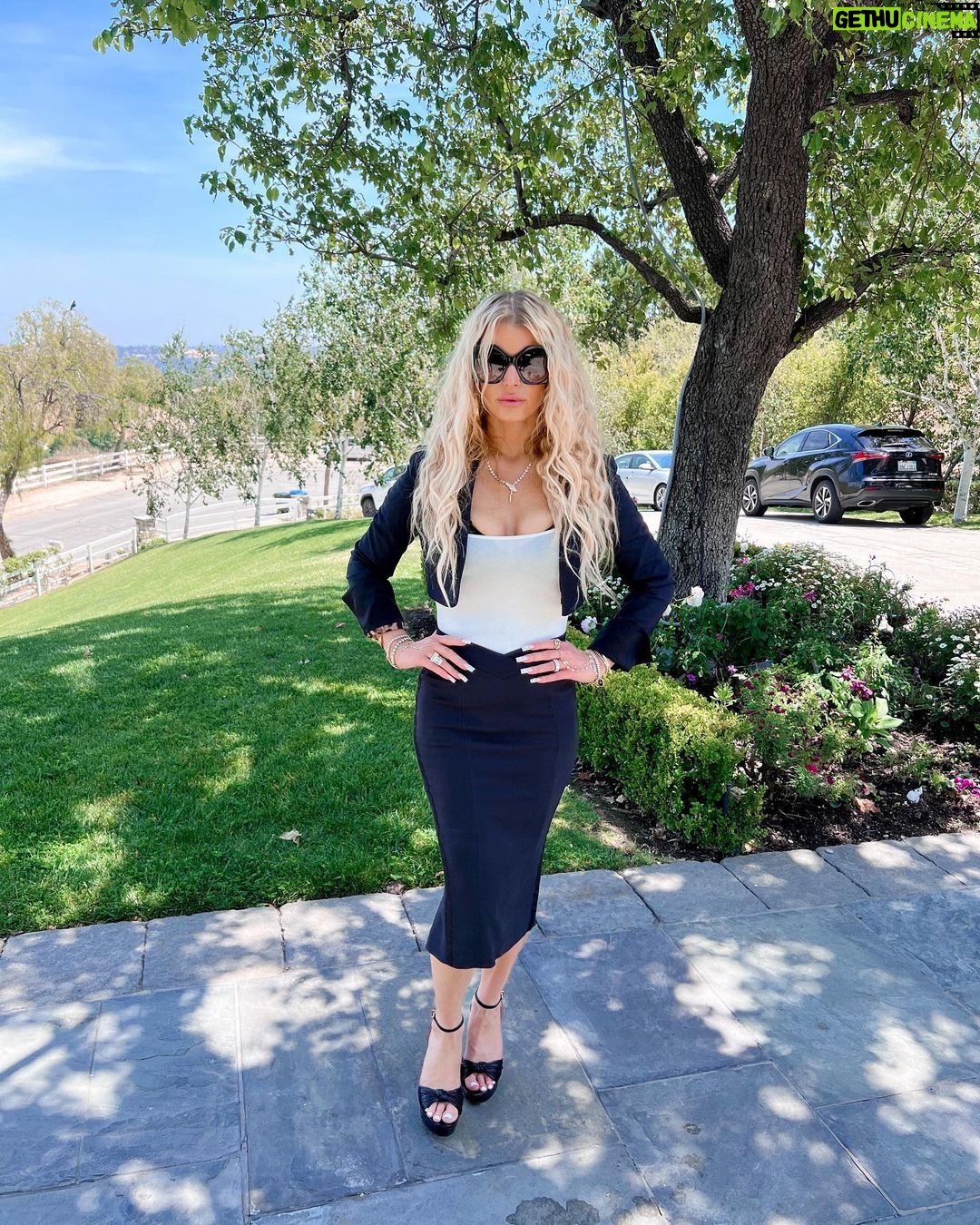 Jessica Simpson Instagram - Fun fact- I wore this Gucci skirt promoting the first season of Newlyweds at 22yrs old on Craig Killburn (@rachelzoe remember this?) #19YearsLater #HOARDER #CANCERIAN