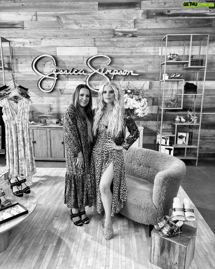 Jessica Simpson Instagram - Live on air all night and day with @tinasimpsonofficial chattin’ about the @jessicasimpsonstyle exclusive designs for @HSN. We are slap happy and havin’ fun givin’ some styling tips for the best bang for the buck my friends!