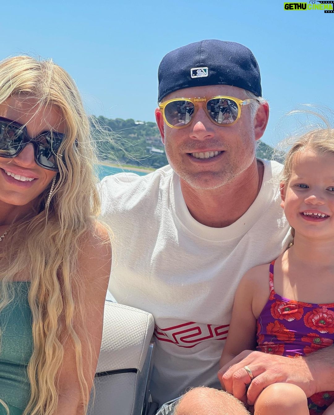 Jessica Simpson Instagram - The lake life ☀️