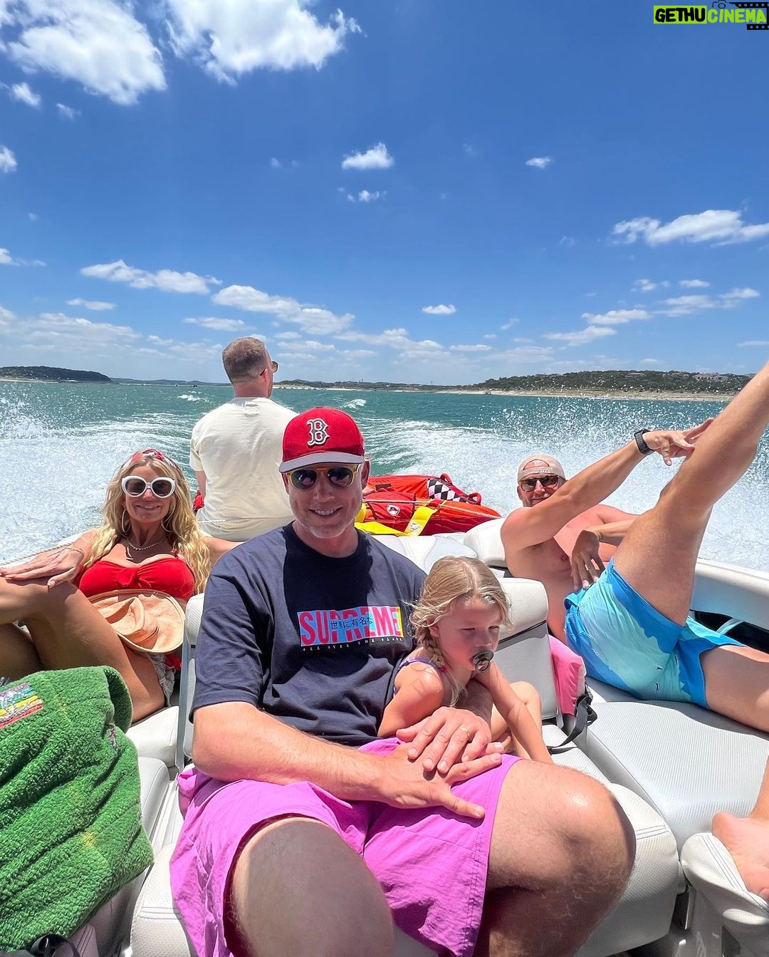 Jessica Simpson Instagram - The lake life ☀️