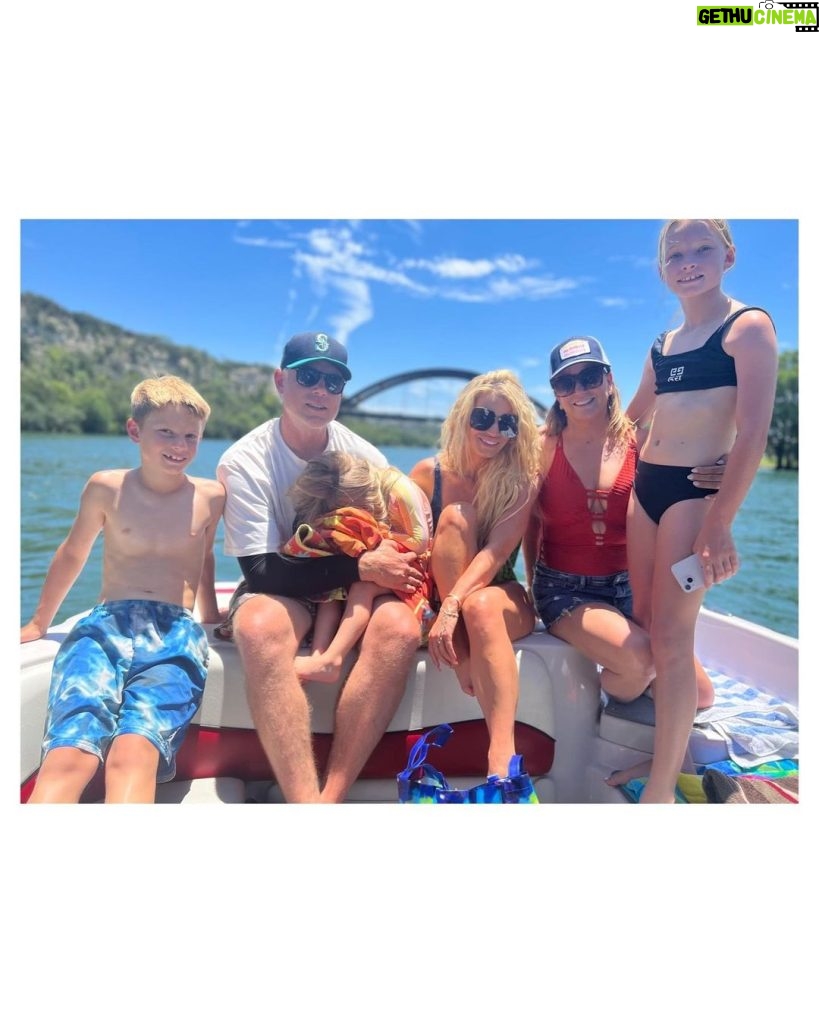 Jessica Simpson Instagram - The lake life ☀️