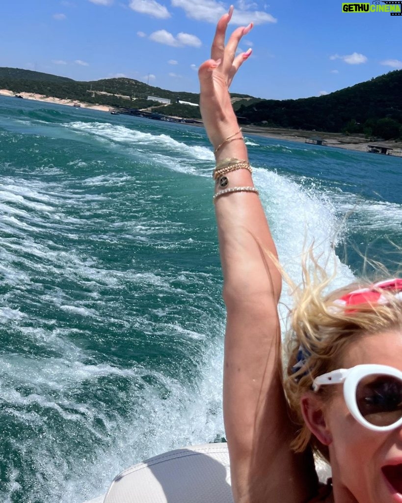 Jessica Simpson Instagram - The lake life ☀️