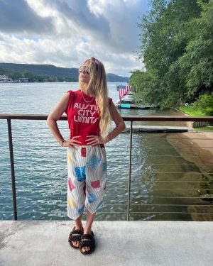 Jessica Simpson Instagram - Our family had the best 4th of July week on Lake Austin. We asked the kids where they wanted to go for their summer trip and out of everywhere, they chose Texas to be with their cousins. It was a sentimental and nostalgic blast of a week. Settled into summer feeling good.