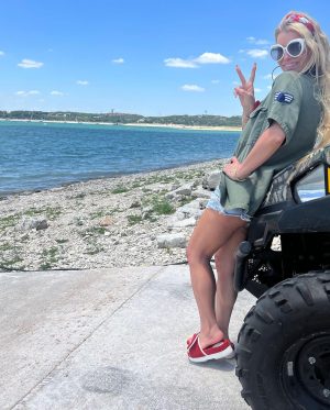 Jessica Simpson Instagram - Our family had the best 4th of July week on Lake Austin. We asked the kids where they wanted to go for their summer trip and out of everywhere, they chose Texas to be with their cousins. It was a sentimental and nostalgic blast of a week. Settled into summer feeling good.