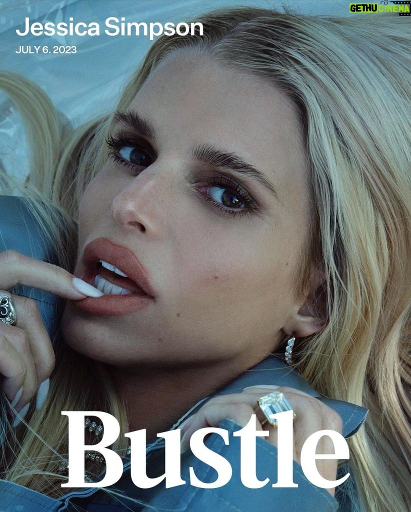 Jessica Simpson Instagram - First time I ever did a push-up in backless jeans! Thanks so much for having me @Bustle and @mickeyrapkin I’d share queso with you any day. What an honor! Photographer: @daniellamidenge Stylist: @jan.quammie Set Designer: @eyako_o Hair: @vernonfrancois Makeup: @lilly_keys Manicure: @chaunlegend Talent Bookings: @specialprojectsmedia Photo Director: @heartattackack Editor in Chief: @charlotteowen SVP Fashion: @tiffanyreid SVP Creative: @karen.hibbert
