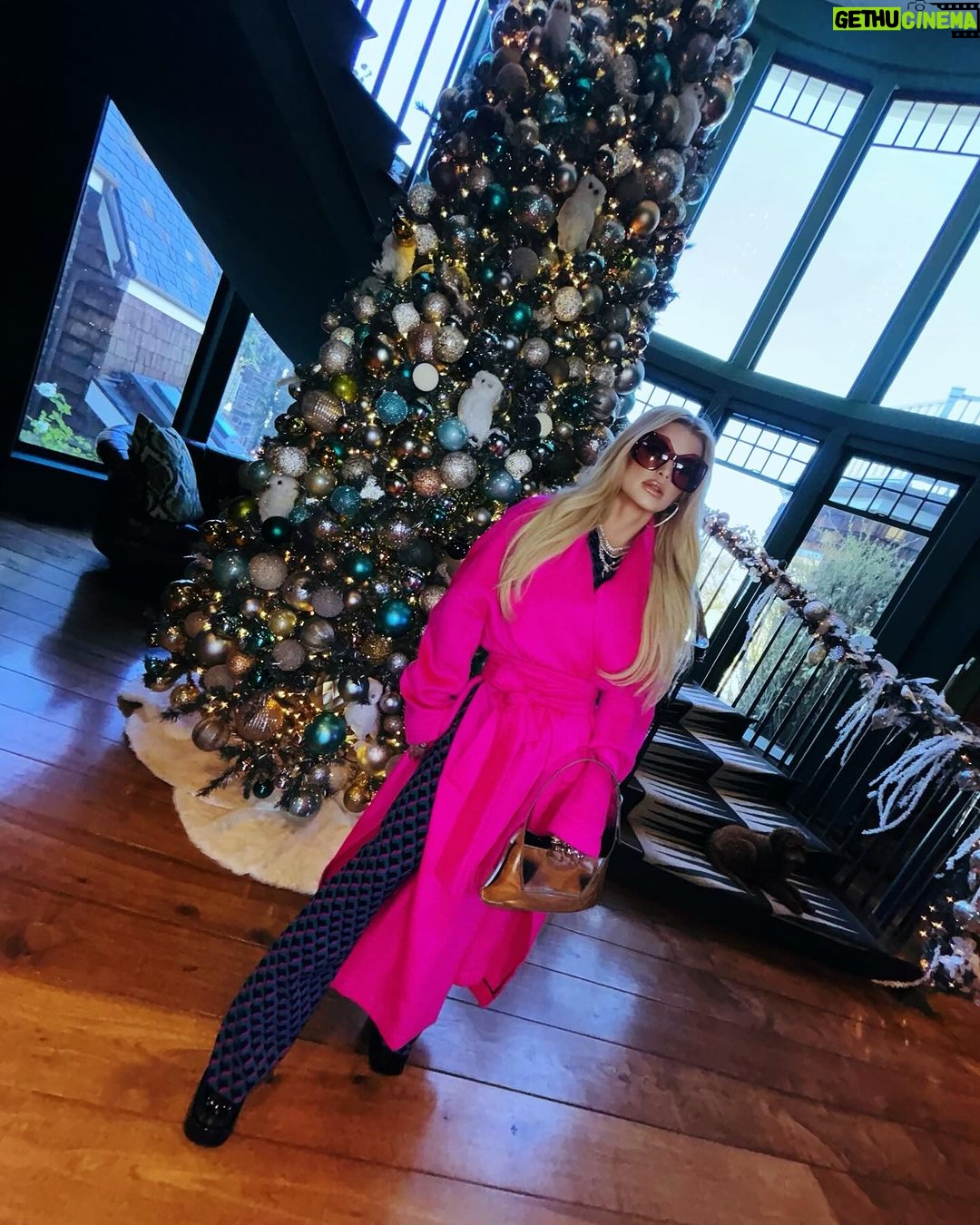 Jessica Simpson Instagram - I’m feelin’ extra grateful today for excitin’ new opportunities and inspirin’ meetings regardin’ music and new entertainment endeavors 🤫🤫🤫
