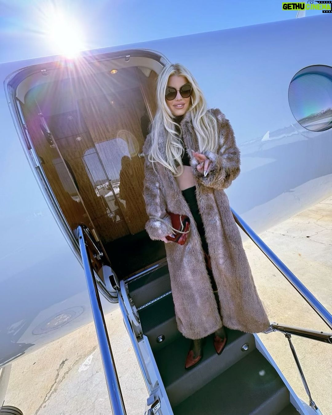 Jessica Simpson Instagram - Oh this is ladies’ flight ✈️