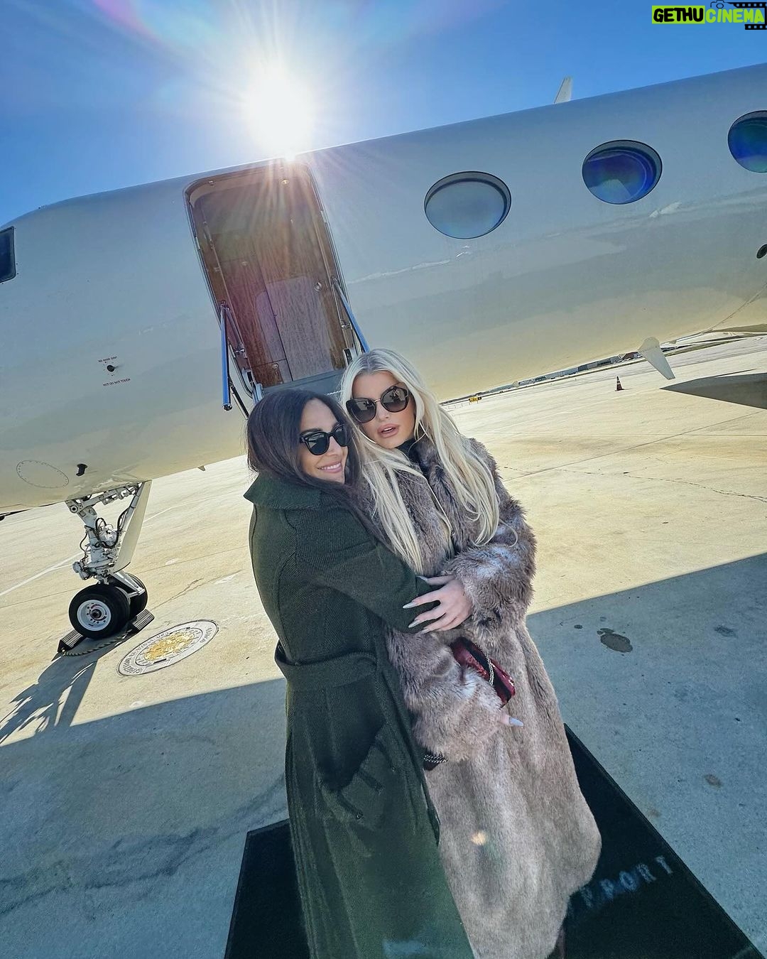 Jessica Simpson Instagram - Oh this is ladies’ flight ✈️