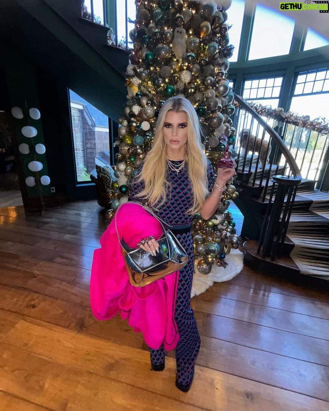 Jessica Simpson Instagram - I’m feelin’ extra grateful today for excitin’ new opportunities and inspirin’ meetings regardin’ music and new entertainment endeavors 🤫🤫🤫
