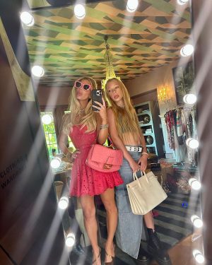 Jessica Simpson Instagram - Bring your Barbie to work day 💗