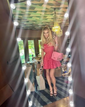 Jessica Simpson Instagram - Bring your Barbie to work day 💗