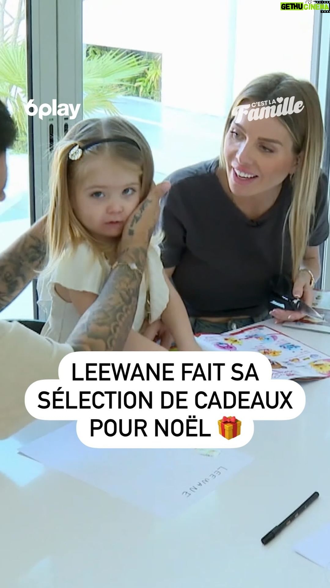 Jessica Thivenin Instagram - "Là, on a toute la page quand même, on va se calmer" 😅 Quand @thibaultgarcia et @jessicathivenin tente de raisonner Leewane sur sa loooongue liste de Noël 😂 "C’est la famille", tous les samedis, 5 nouveaux épisodes exclusivement sur @6play #CLF
