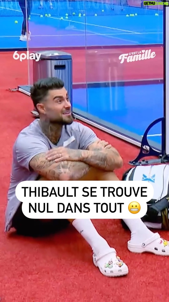 Jessica Thivenin Instagram - "Le seul truc que je sais bien faire, c’est ouvrir des cartes Pokémon" 😂 @jessicathivenin tente de remonter le moral de son chéri qui ne se trouve aucune qualité 😅 "C’est la famille", tous les samedis, 5 nouveaux épisodes exclusivement sur @6play #CLF