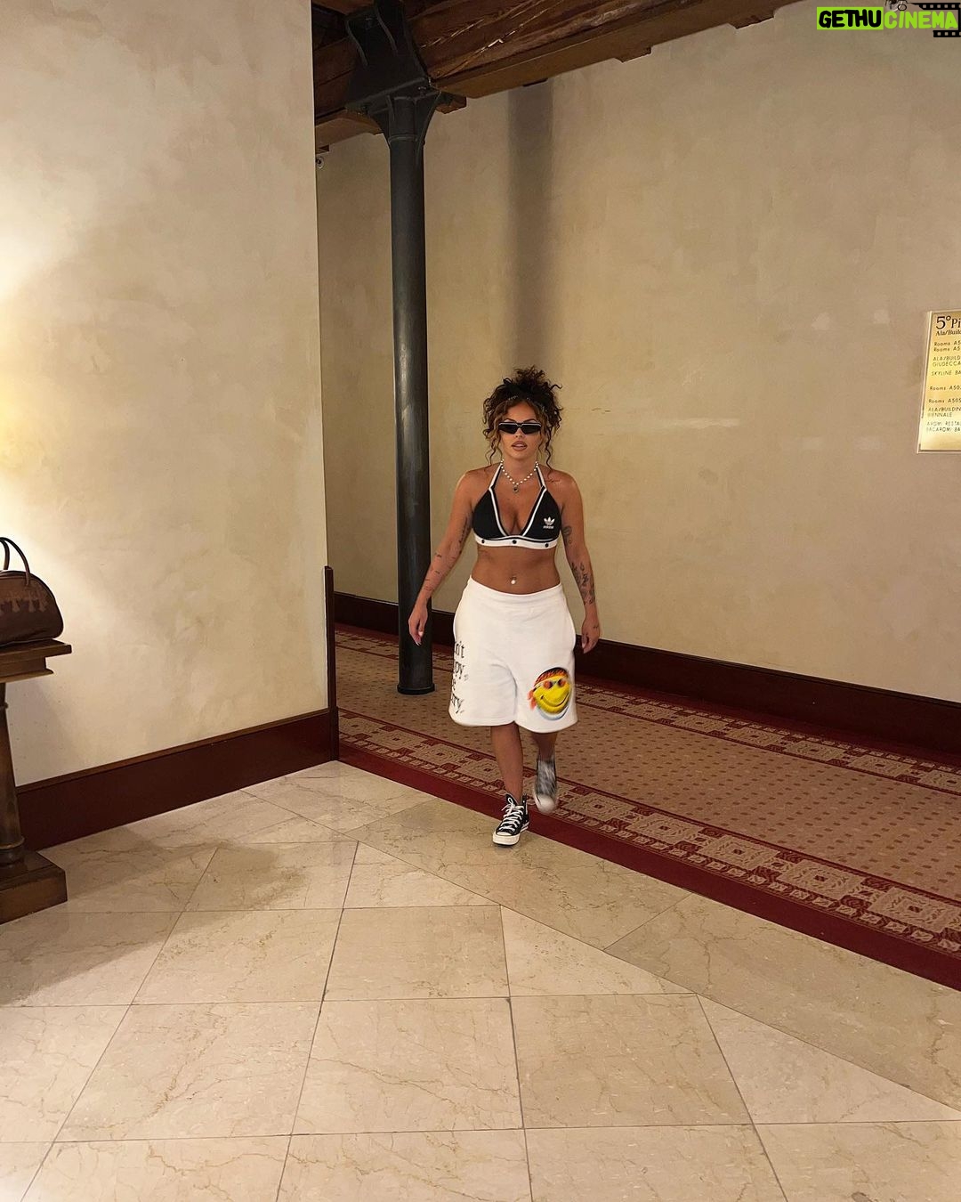 Jesy Nelson Instagram - Venice you have my 🤍🇮🇹