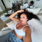 Jesy Nelson Instagram - When I die bury me with a Jacquie wils 😎