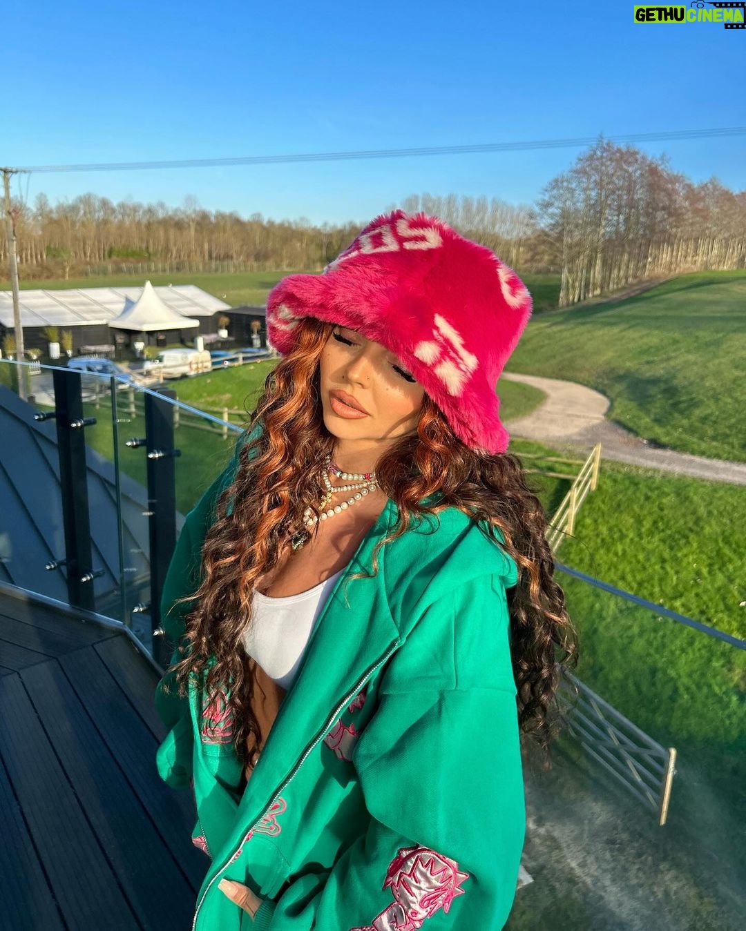 Jesy Nelson Instagram - Honey you will never know me like I know myself 💕