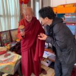 Jet Li Instagram - I last saw Nubpa Rinpoche 11 years ago at my home in Singapore. Time flies and he is now 81 years old. Recently, I brought my daughter to meet him in Nepal. He always has such a radiant smile that reminds me of the sun. The warmth from his presence stayed with me for a long time.